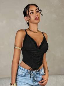 SHEIN BAE Camiseta de tirantes cruzados con bordes de encaje y ajuste ceñido, top de verano para mujeres de unicolor