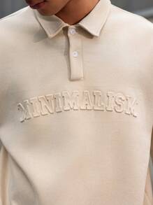 Manfinity Roghcode Camisa tipo polo de verano para hombres con textura y letras en relieve - Caqui - Ver 4
