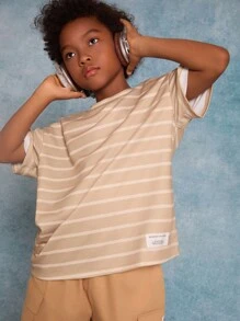 SHEIN Áo thun trễ vai Tween Boy in sọc có nhãn dệt tiện ích Quần short bỏ túi Bộ trang phục thường ngày - gừng - Xem 1
