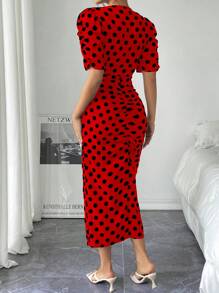 Chiquease 波尔卡圆点印花 V 领泡泡袖收腰紧身中长连衣裙，适合新年服装长款女装