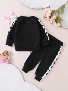 SHEIN Playful Pals 2 件装女婴可爱卡通奶牛印花运动衫和运动裤套装，秋季休闲装