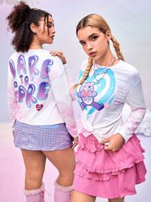 SHEIN X Care Bears 设计师 1 件女式卡通熊与心形印花落肩宽松长袖扭纹下摆 T 恤，节日、感恩节、节日 - 彩色 - 查看 1