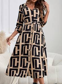 EMERY ROSE 女式 V 领几何印花 3/4 袖单排扣长款休闲连衣裙，春夏 - 彩色 - 查看 4