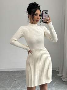 Chiquease Jednolita sukienka dzianinowa z marszczeniami w talii i dopasowanym krojem w kształcie litery A - Morela - Zobacz 4