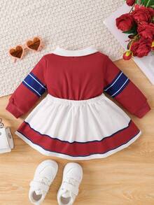 女婴休闲领口拼色条纹字母印花 A 字形连衣裙，运动时尚秋冬 - 酒紅色 - 查看 2