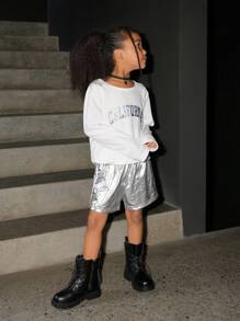 SHEIN Conjunto de 3 peças para meninas pequenas: colete acolchoado prateado metálico com gola, moletom curto com estampa de letras brancas, shorts esportivos prateados. Adequado para uso casual, streetwear, ao ar livre, escola, outono e inverno
