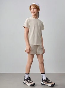 SHEIN 青少年男孩織印花短袖T恤，附口袋和休閒運動短褲 2件套 - 杏色 - 查看 3
