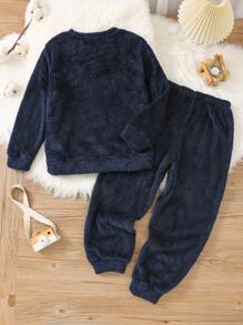 SHEIN 2 件装 Tween Boy 卡通刺绣圆领运动衫和弹性袖口羊毛裤睡衣套装，秋冬