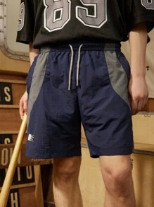 Manfinity Sport Corelite Short style boyfriend décontracté pour hommes avec bords contrastés. Tenue de sport et de plein air, short de retour à l'école, tenue de gym, tenue de randonnée, sous-chemise courte