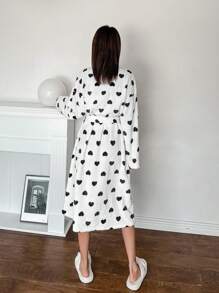 DAZY Áo choàng tắm họa tiết sọc trái tim bằng vải nỉ dày - trắng - Xem 2