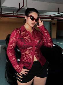 Flirla Blusa de encaje transparente con botones al frente y manga larga, informal y para resort, tallas grandes para mujeres