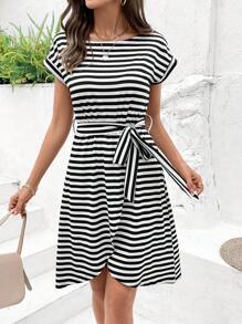 SHEIN LUNE 女士时尚圆领条纹不对称下摆连衣裙 - 黑與白 - 查看 5
