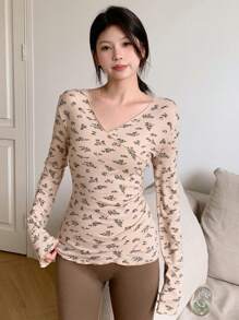 DAZY Top de ropa de dormir ceñido con ribete de volantes con estampado floral diminuto