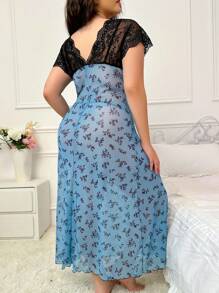 Plus Size Sexy Lace V-Neck Ditsy Floral High Slit Nightgown - Multicolor - View 2