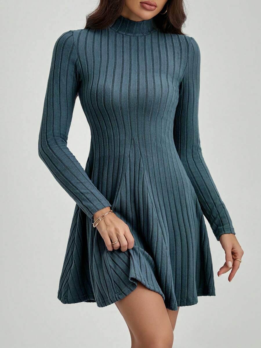 SHEIN Tall Vestido de punto acanalado de cuello de tortuga de manga larga de un solo color