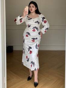 Dazy Petite Plus Abito elegante aderente in velluto con motivo floreale, abito a maniche lunghe per l'autunno