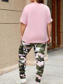 SHEIN 2 pièces Ensemble tee-shirt à col rond unicolore et pantalon camouflage pour femmes grandes tailles, été