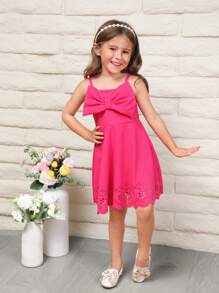 SHEIN 小女童前蝴蝶結鏤空貝殼邊吊帶洋裝 - 玫紅色 - 查看 4