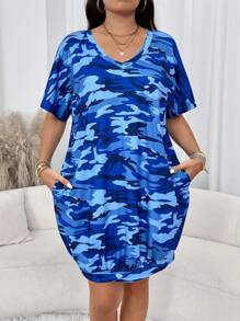 SHEIN LUNE 大码迷彩印花绿色休闲运动 V 领连衣裙，适合日常穿着 - 藍色 - 查看 1
