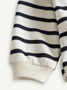 Cozy Pixies 2 件装女婴黑白条纹装饰圆领落肩运动衫和裤子套装 - 彩色 - 查看 6