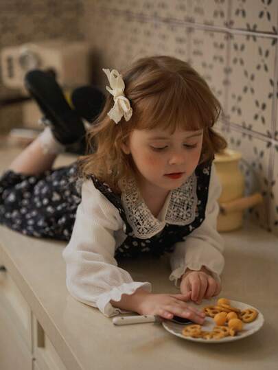 SHEIN Toddler Girls' Ditsy Floral Ruffle Collar Cardigan Dress With Suspender Skirt & Ribbed Long Sleeve Tee Set, Suitable For Fall, Winter, Casual, Party, Family Gathering, School, Birthday, Picnic