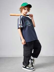 SHEIN Camiseta de punto para niño preadolescente con cuello redondo en bloques de colores y mangas cortas con patrón impreso de letras - Multicolor - Ver 3
