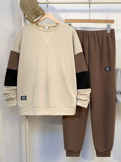 SHEIN Set de 2 piezas para adolescentes varones: sudadera de cuello redondo con parches y contraste de color, y pantalones con cordón marrón. Adecuado para otoño, invierno, escuela, hogar, diario, deportes, fiesta de cumpleaños, salida, versátil y con forro térmico.