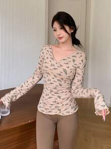 DAZY Top de ropa de dormir ceñido con ribete de volantes con estampado floral diminuto
