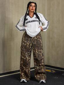 SHEIN ICON Plus Size Women's Front Button Pockets All-Over Print Washed Denim Pants