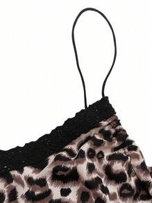 Flirla Top cami estampado de leopardo con encaje en la Bottom y nudo delantero