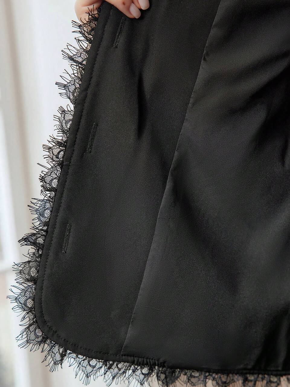 LACE SOLID PATCH POCKET RAW TRIM COAT