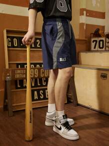 Manfinity Sport Corelite Short style boyfriend décontracté pour hommes avec bords contrastés. Tenue de sport et de plein air, short de retour à l'école, tenue de gym, tenue de randonnée, sous-chemise courte