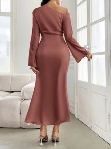 Modelyn 女士纯色露肩宽松长袖紧身连衣裙，带褶边，婚礼/场合礼服长款晚礼服 - 紅木色 - 查看 2