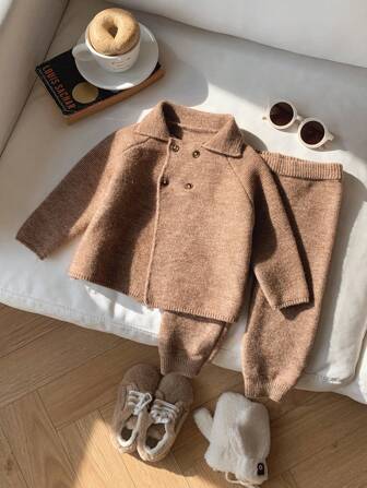 SHEIN 2 stuks/set babyjongens/meisjes schattige warme effen kleur kraag lange mouwen trui en broek set, geschikt voor herfst en winter