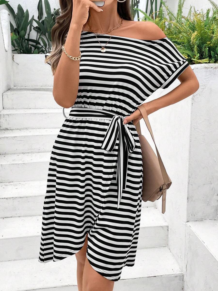 SHEIN LUNE 女士时尚圆领条纹不对称下摆连衣裙 - 黑與白 - 查看 1