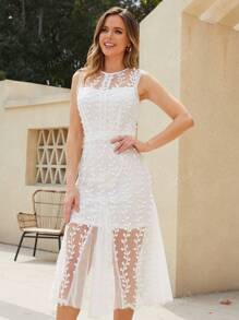 Round-Neck Sleeveless Waist-Cinched Solid Color Lace Dress