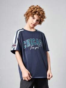 SHEIN Camiseta de punto para niño preadolescente con cuello redondo en bloques de colores y mangas cortas con patrón impreso de letras - Multicolor - Ver 1