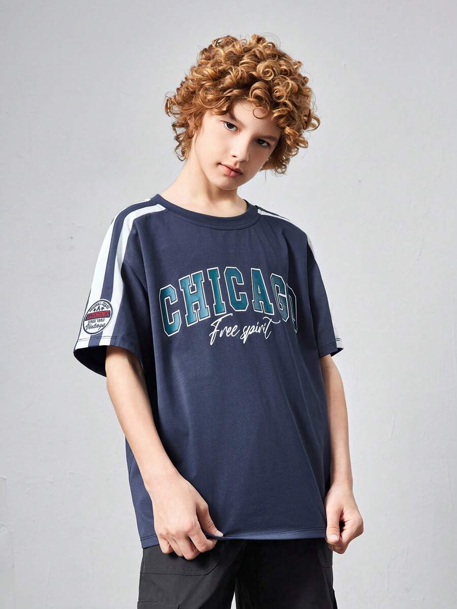 SHEIN Camiseta de punto para niño preadolescente con cuello redondo en bloques de colores y mangas cortas con patrón impreso de letras - Multicolor - Ver 1