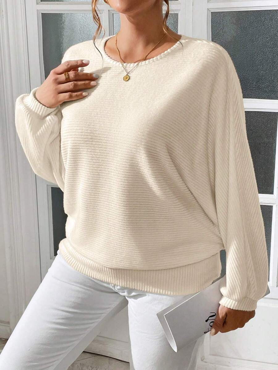 SHEIN Essnce Áo thun dài tay màu be ấm áp thoải mái mùa thu đông cỡ lớn cho nữ, Quần áo mùa thu cho nữ, Áo giáo viên, Áo công sở, Trang phục dạ hội, Trang phục sân bay cho nữ, Old Money, Áo cong, Đồ công sở, Áo phông cơ bản - Màu be - Xem 1