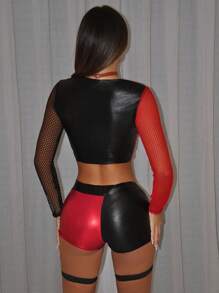 SHEIN ICON 紧身版型红色 & 黑色对比色鱼网拼接女式 T 恤 - 紅色 - 查看 2