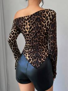 Firerie Camiseta casual de manga larga con cuello asimétrico y estampado de leopardo plisado para mujer, camiseta con estampado de leopardo y bajo asimétrico, camiseta para la vuelta al colegio para diario, fiestas, temporada de regreso al colegio, bodas, disfraces y actuaciones