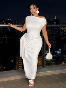 SHEIN SXY Vestido blanco elegante para fiesta con un solo hombro, detalle retorcido y silueta ceñida talla grande - Blanco - Ver 4
