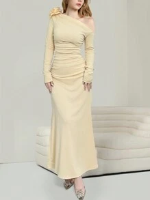 Chiquease Damen Elegantes figurbetontes Kleid mit asymmetrischem Ausschnitt, offenen Schultern und 3D Blumen Dekor, Langarm