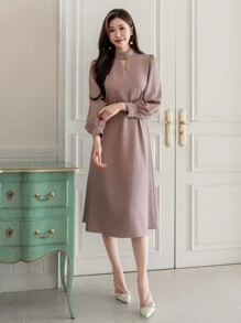 DAZY Đầm dài tay maxi màu trơn khoét lỗ cho nữ, trang phục mùa thu, trang phục đi học. - màu nâu - Xem 3