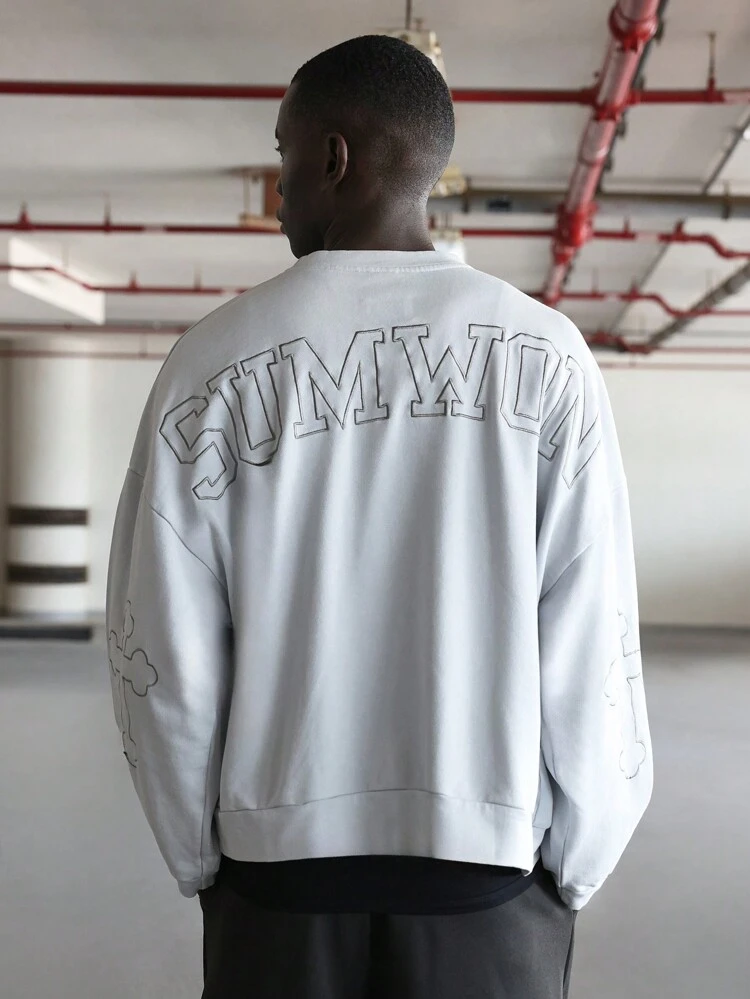 Felpa vintage con croce gotica da college