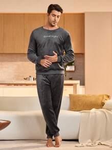 Snug Zone 男士圆领长袖字母刺绣简约休闲睡衣套装（上衣和裤子），舒适优雅细节，秋冬服装，蓬松柔软 - 深灰色 - 查看 4