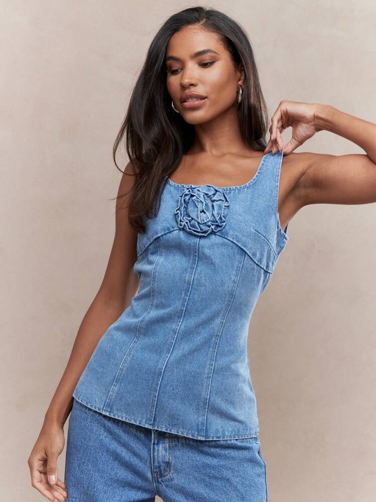 MISSGUIDED فستان جينز علوي خصر مفصّل بالمشبك وياقة دائرية مزخرفة بزهرة - الأزرق - مشاهدة 5