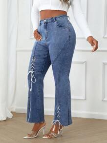 SHEIN Essnce Damen Große Größen Jeans mit Tasche, Auge-Band-Details und ausgestelltem Bein - Mittele Waschung - Übersicht 6