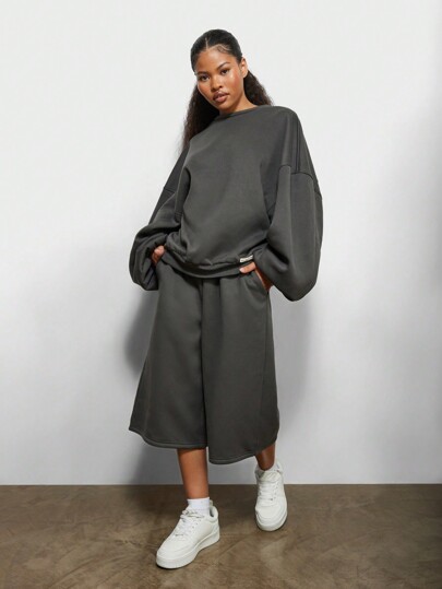 SUMWON WOMEN Conjunto de 2 piezas con sudadera de cuello crew, hombros caídos, mangas globo y pantalones cortos vaqueros anchos