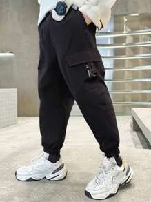 年轻男孩时尚休闲基本款抽绳翻盖实用黑色工装裤，适合秋季